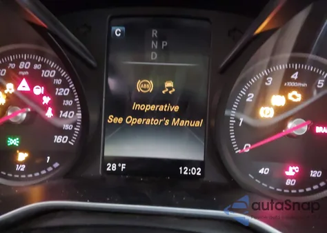 2016 Mercedes-Benz C 300 4Matic z USA, uszkodzony, nr VIN 55SWF4KB5GU108798